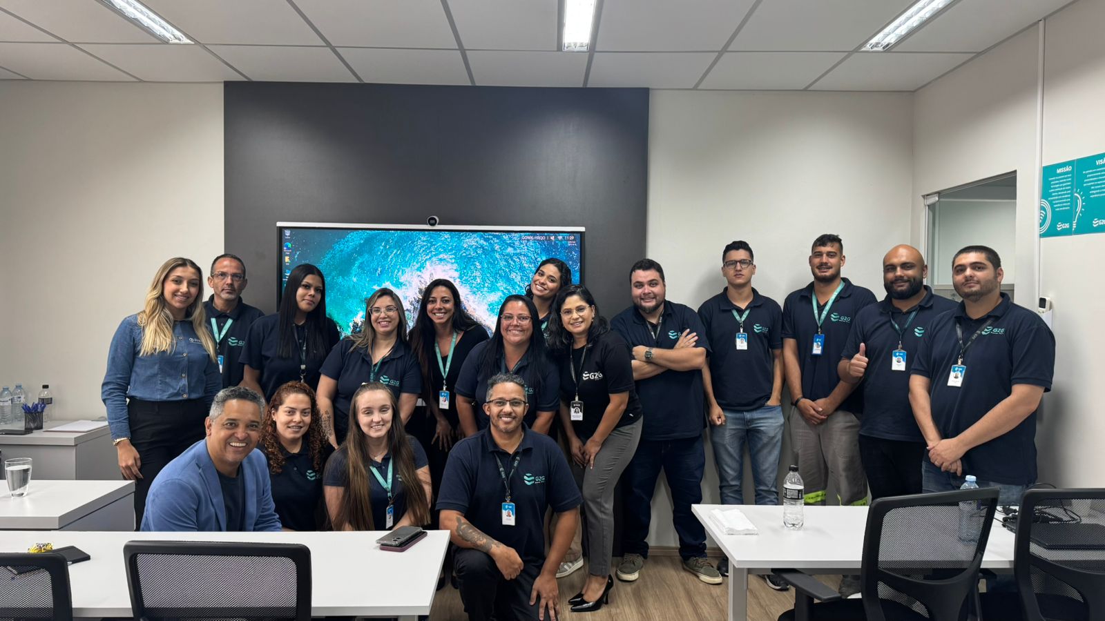 Pedro Anacleto com equipe reunida